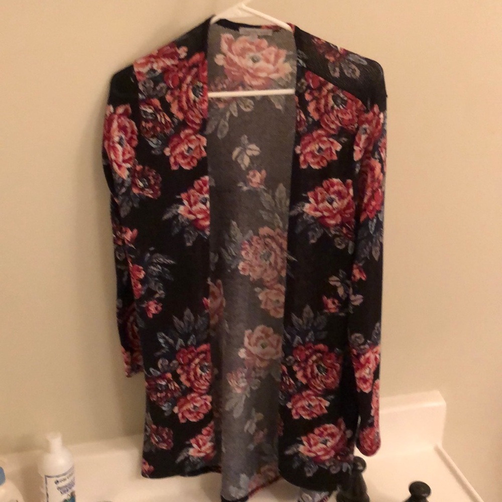 GENTLY USED CHARLOTTE RUSSE FLOWER CARDIGAN